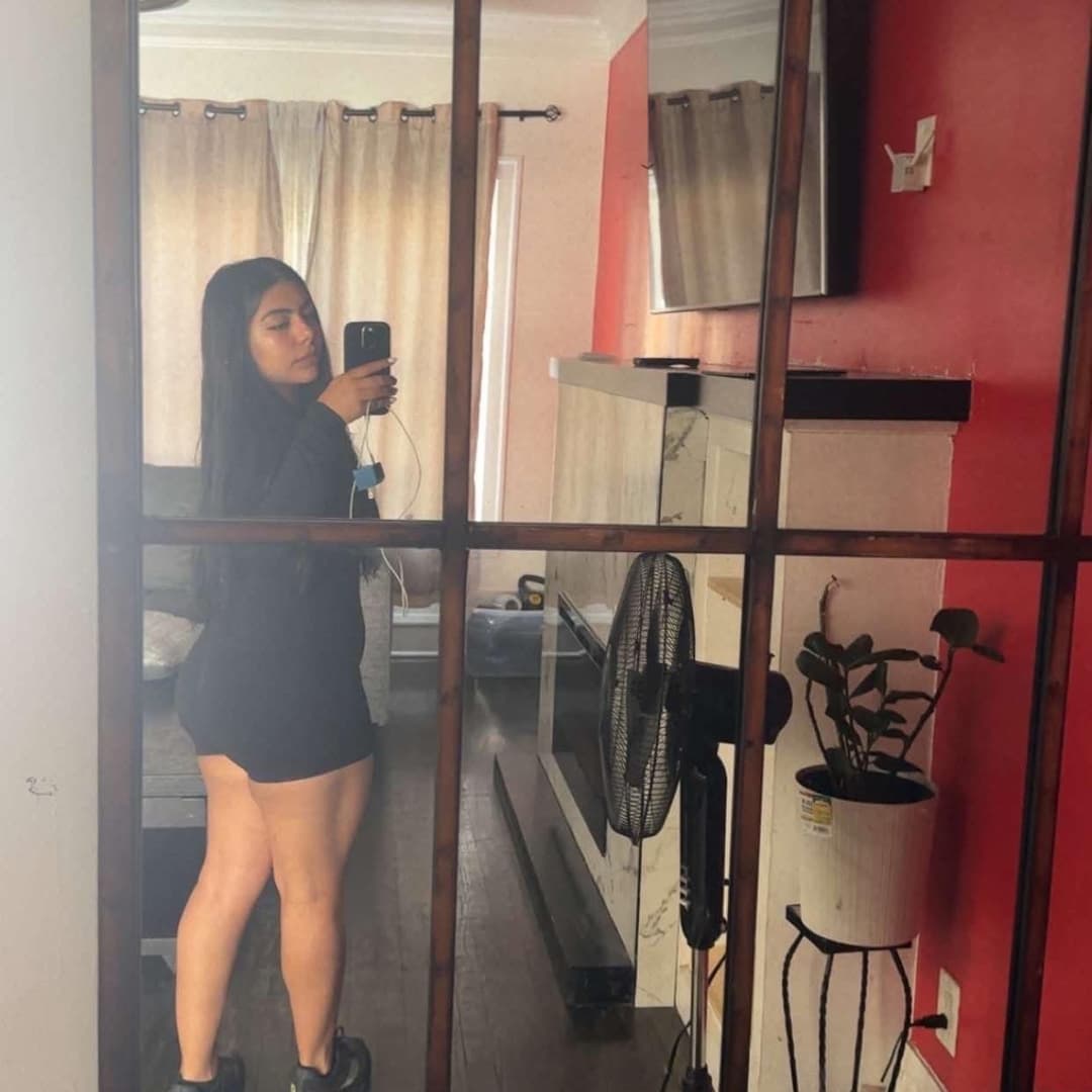 She used to fuck for weed lol 23 year old slut is a single mom from Chicago. I miss her footjobs