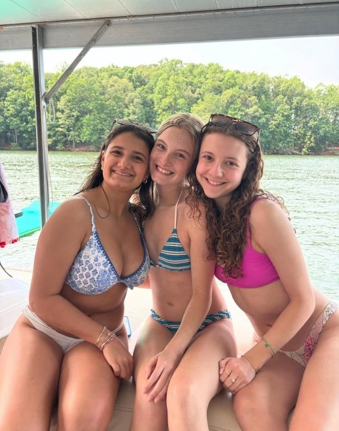Sexy Teens in Bikinis