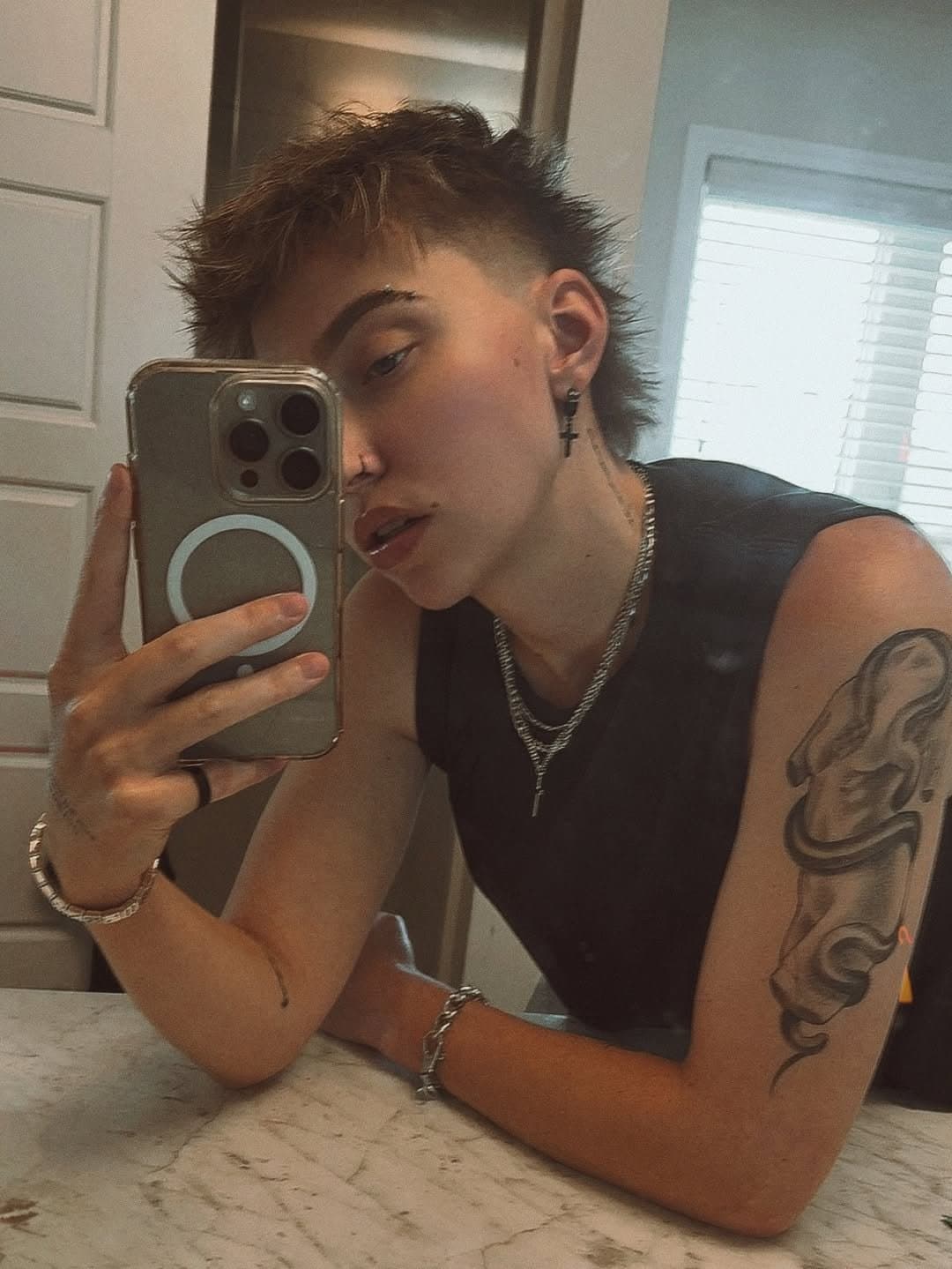 Disclosure #622: Lesbian couple is a straight couple