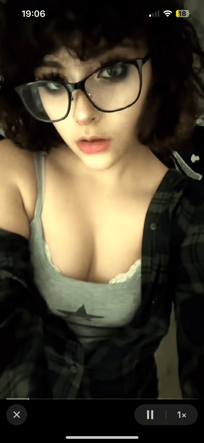 Thick goth slut desperate for tribs and to be an e-slut! cover your screens for her!