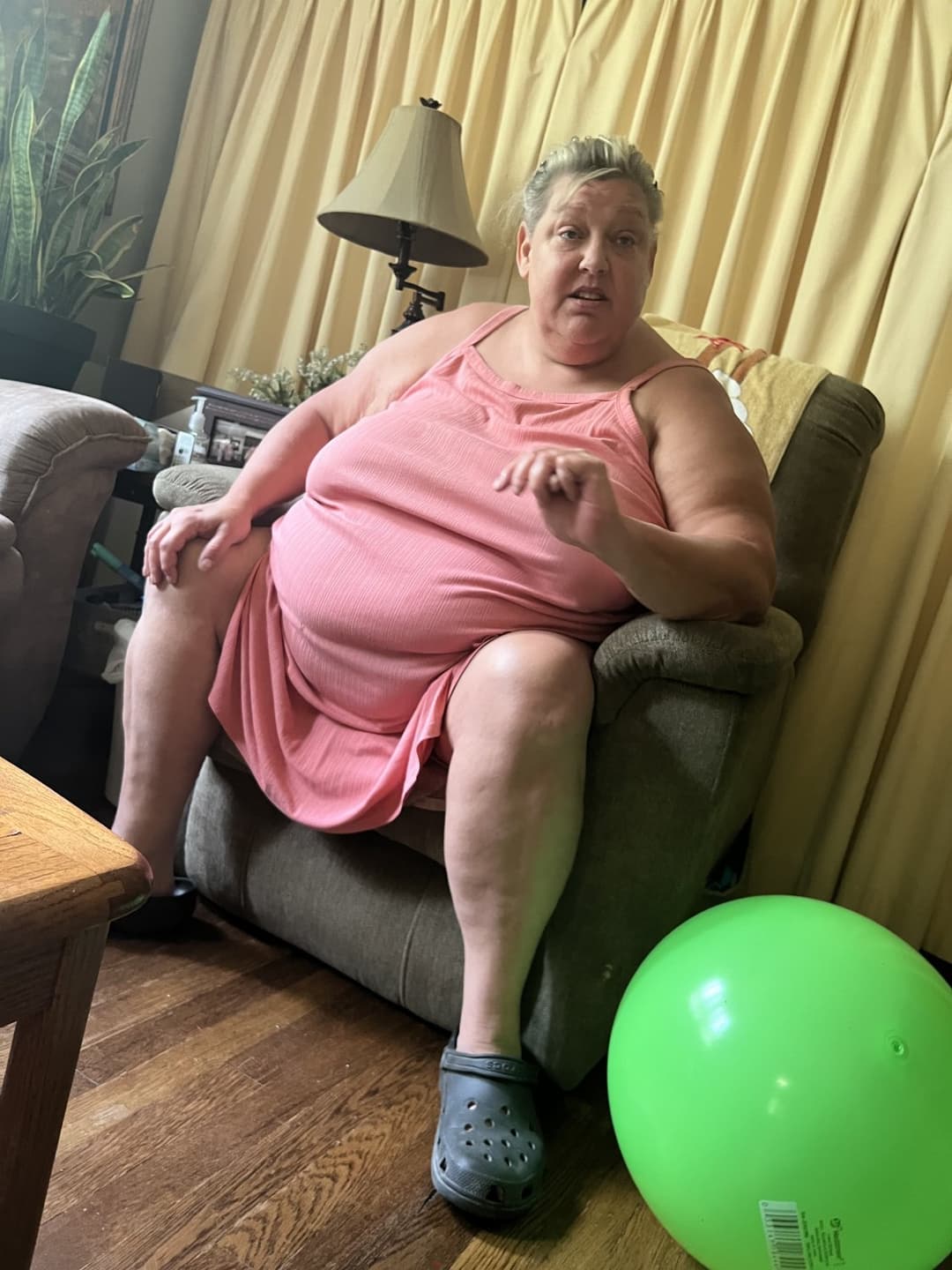 Real ssbbw mom candid too fat to stand and cook but fat enough to fuck