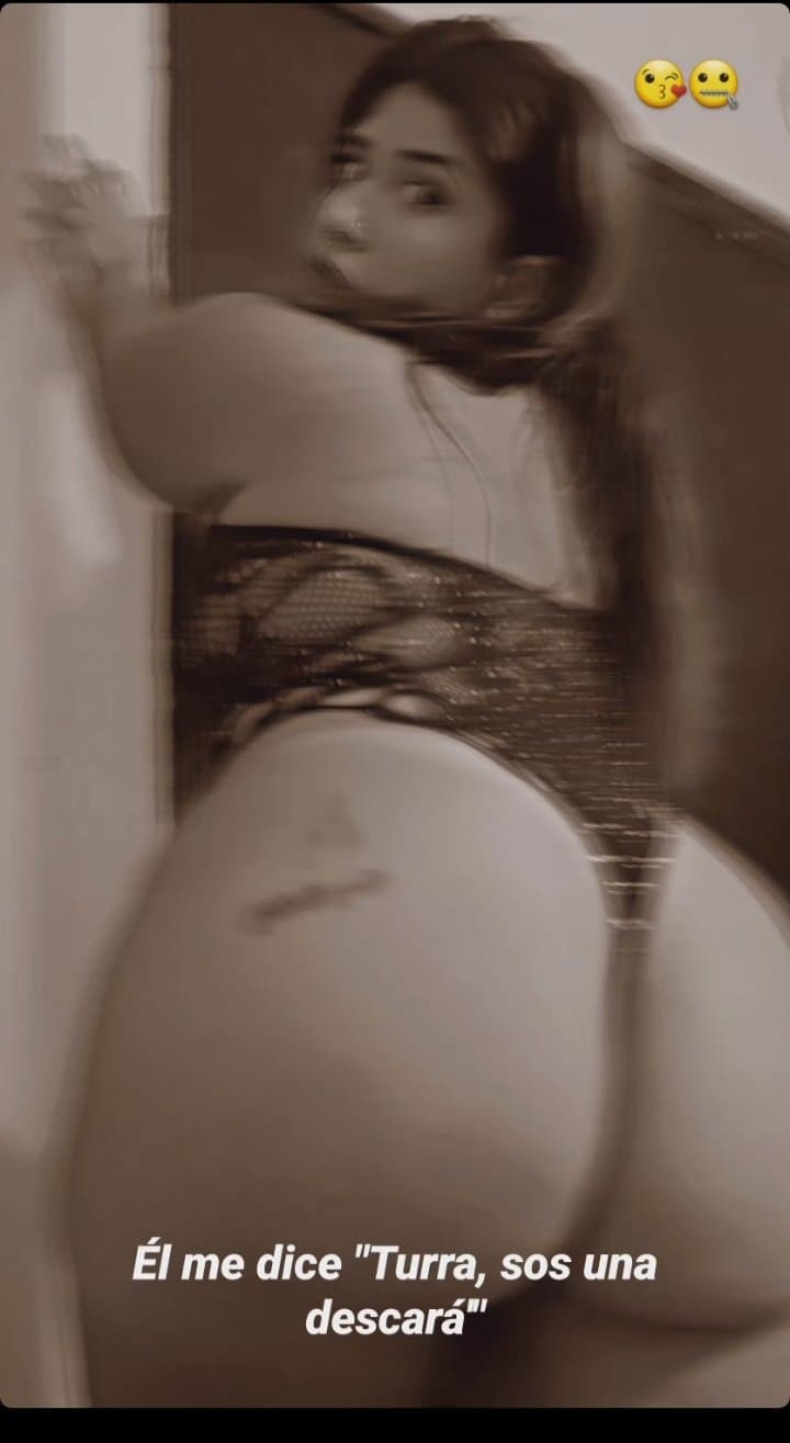 Gordi buena con cara angelical y con tremenda cola