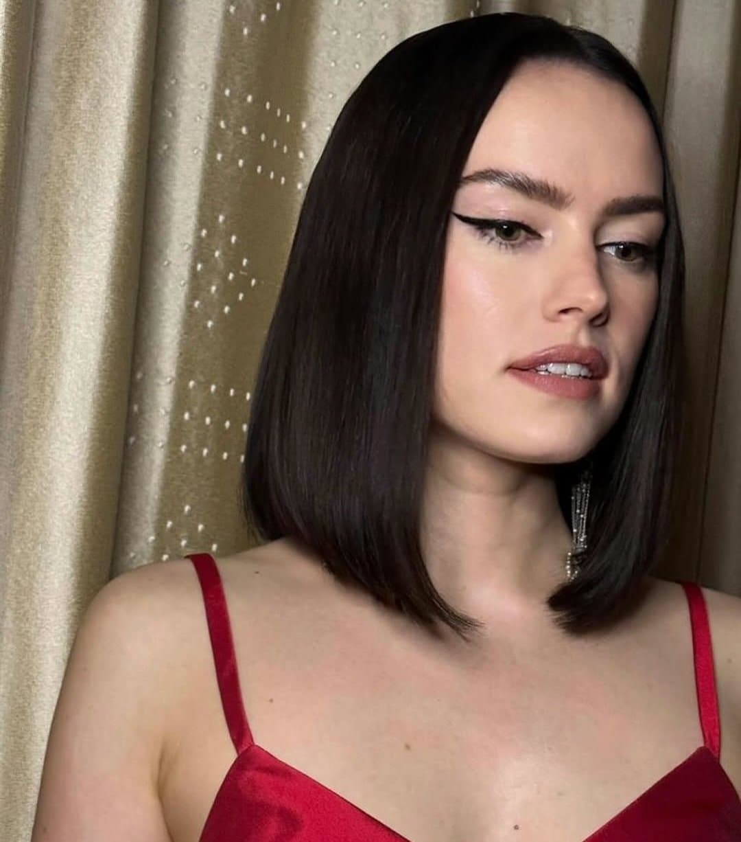 Click to view full size Daisy Ridley sexy in red crop top