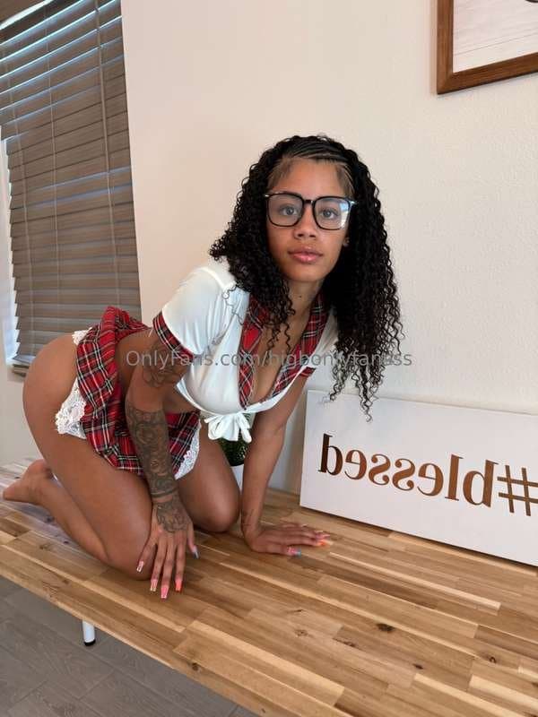 She knows what’s she’s doing and knows how to work that ?