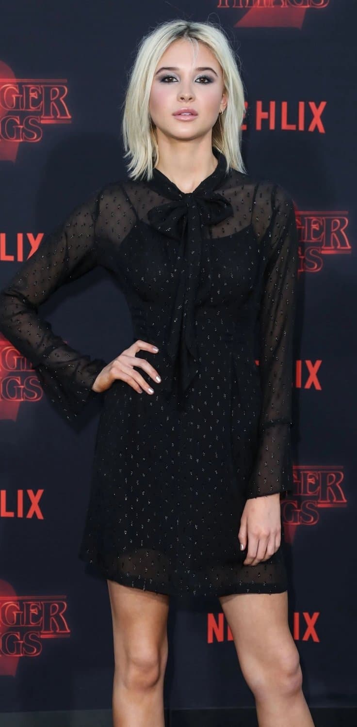 Petite blonde celeb Isabel May is a natural beauty.  Dark eyed perfect face made for jizz