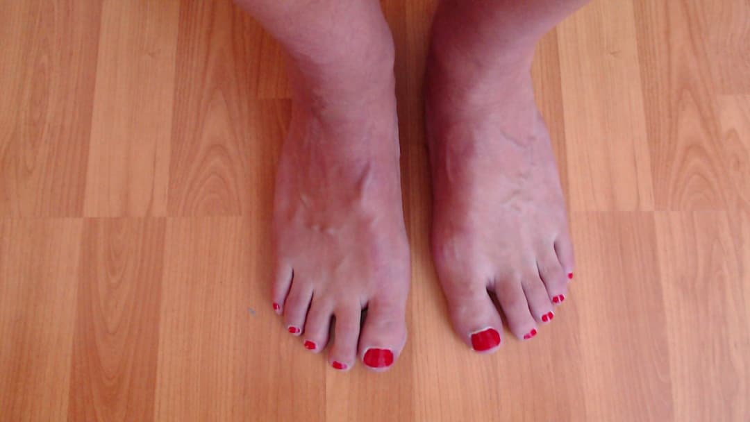 Click to view full size 2025-09-19-151105--red_toe-nails-ninf (1)
