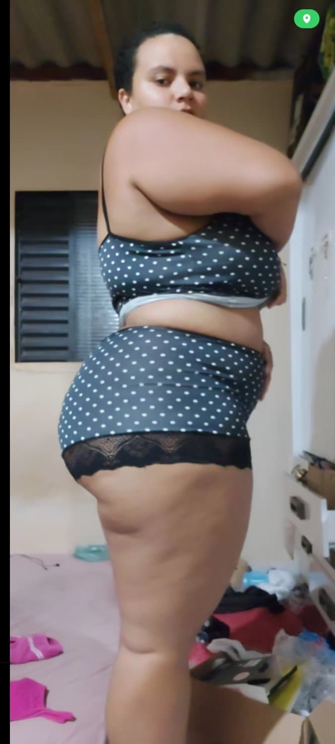 Click to view full size PEITUDA LEITEIRA bem cavalona, peituda de mais, aí deve gosta de da uma mamada na rola