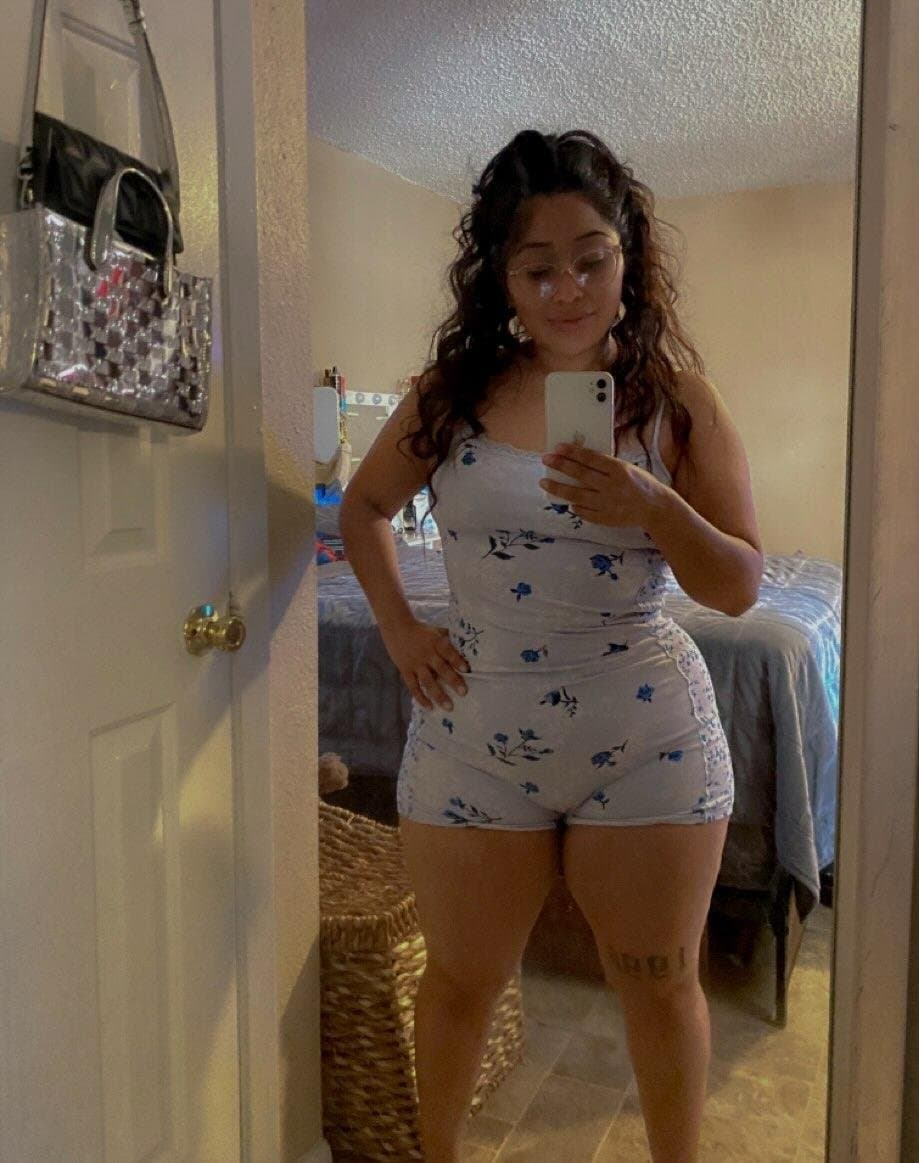 Thicc Latina takes every chance she gets to show off her thicc ass and bit tits