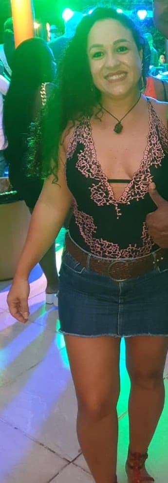 Uma delícia casada, traindo com o comedor,chamada Angela ??