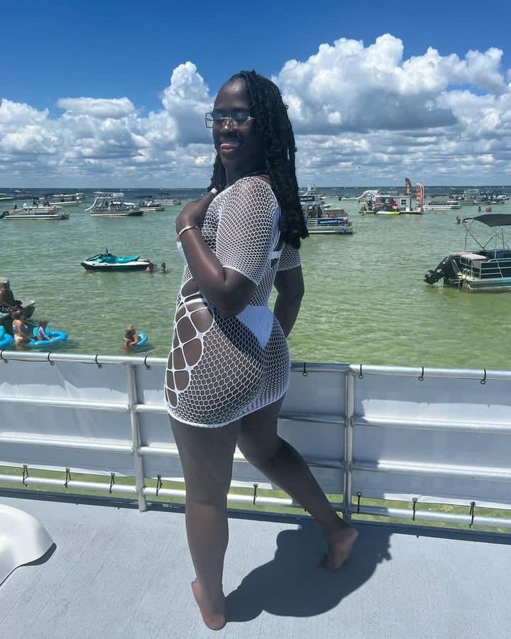 Chunky Rasta hoe on vacation