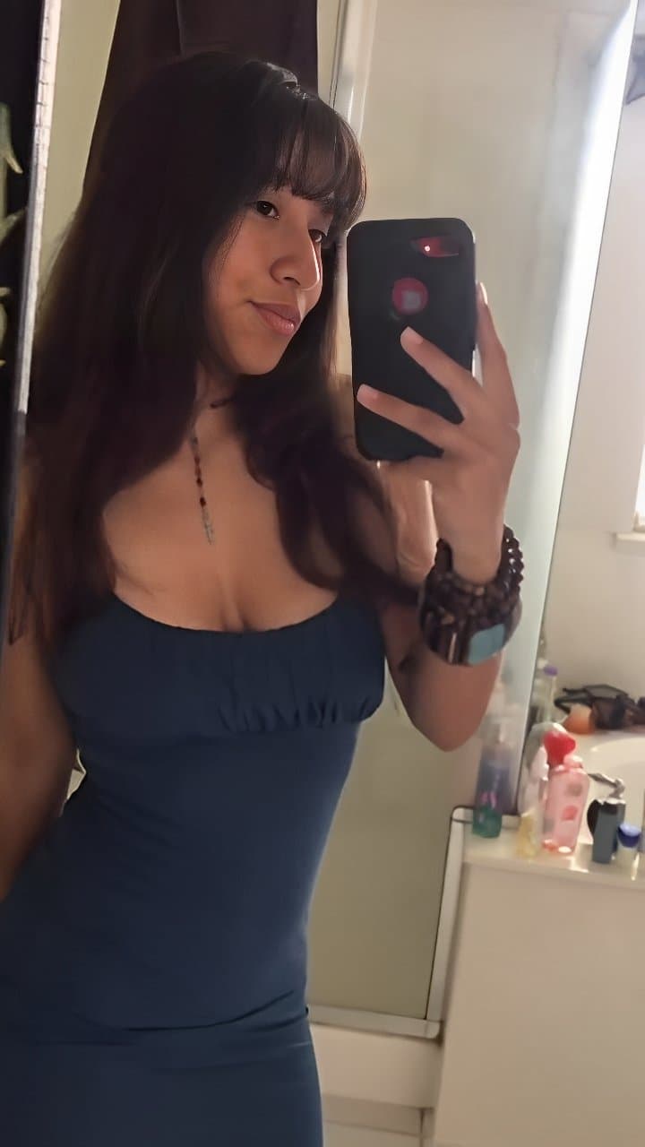 Cocksleeve gabbie showing herself off