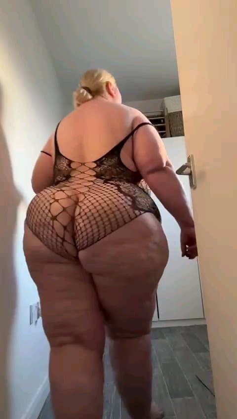 Blonde BBW GILF loves BBC