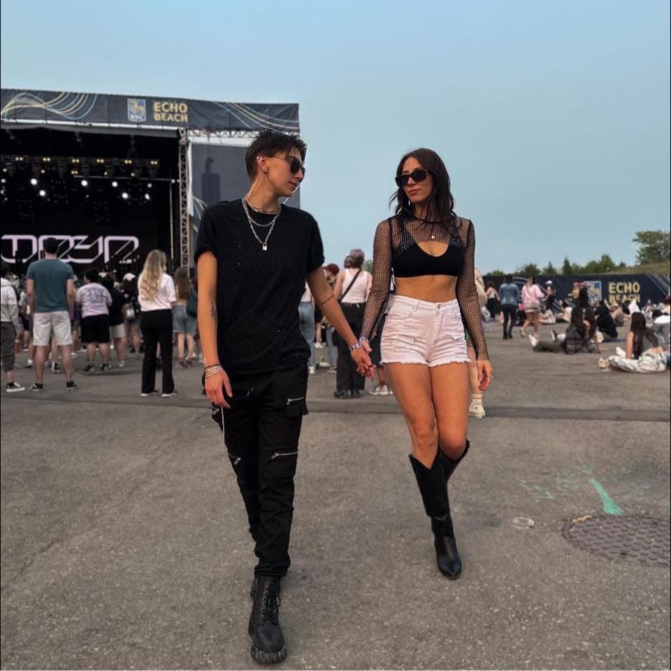 Disclosure #622: Lesbian couple is a straight couple