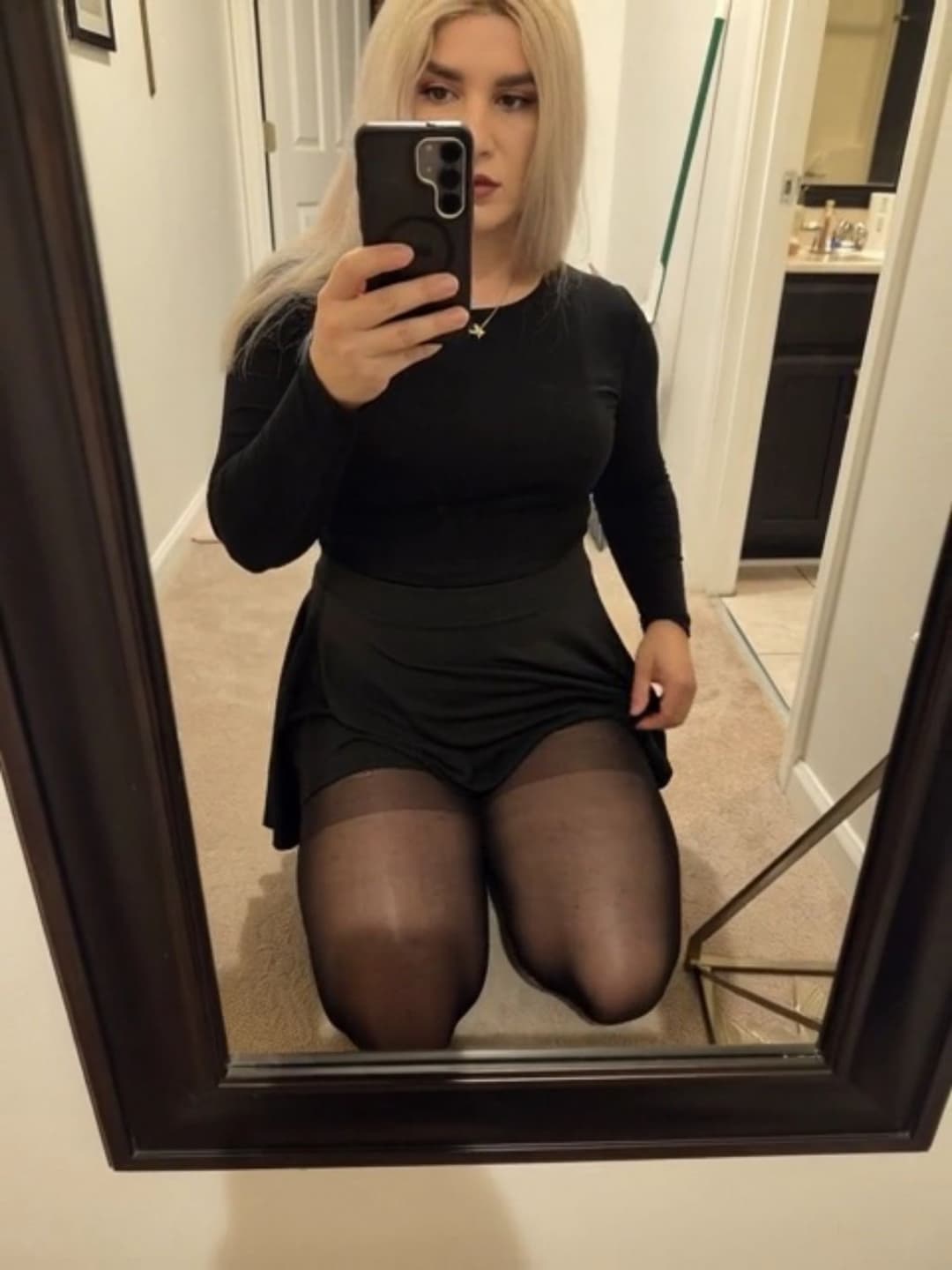 Click to view full size Brenna Knight stuffing her holes like the true cockwhore she is..Kik-brennamason13