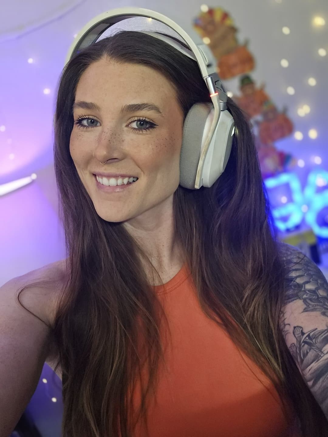 Hot Lesbos Anyone Got Nudes