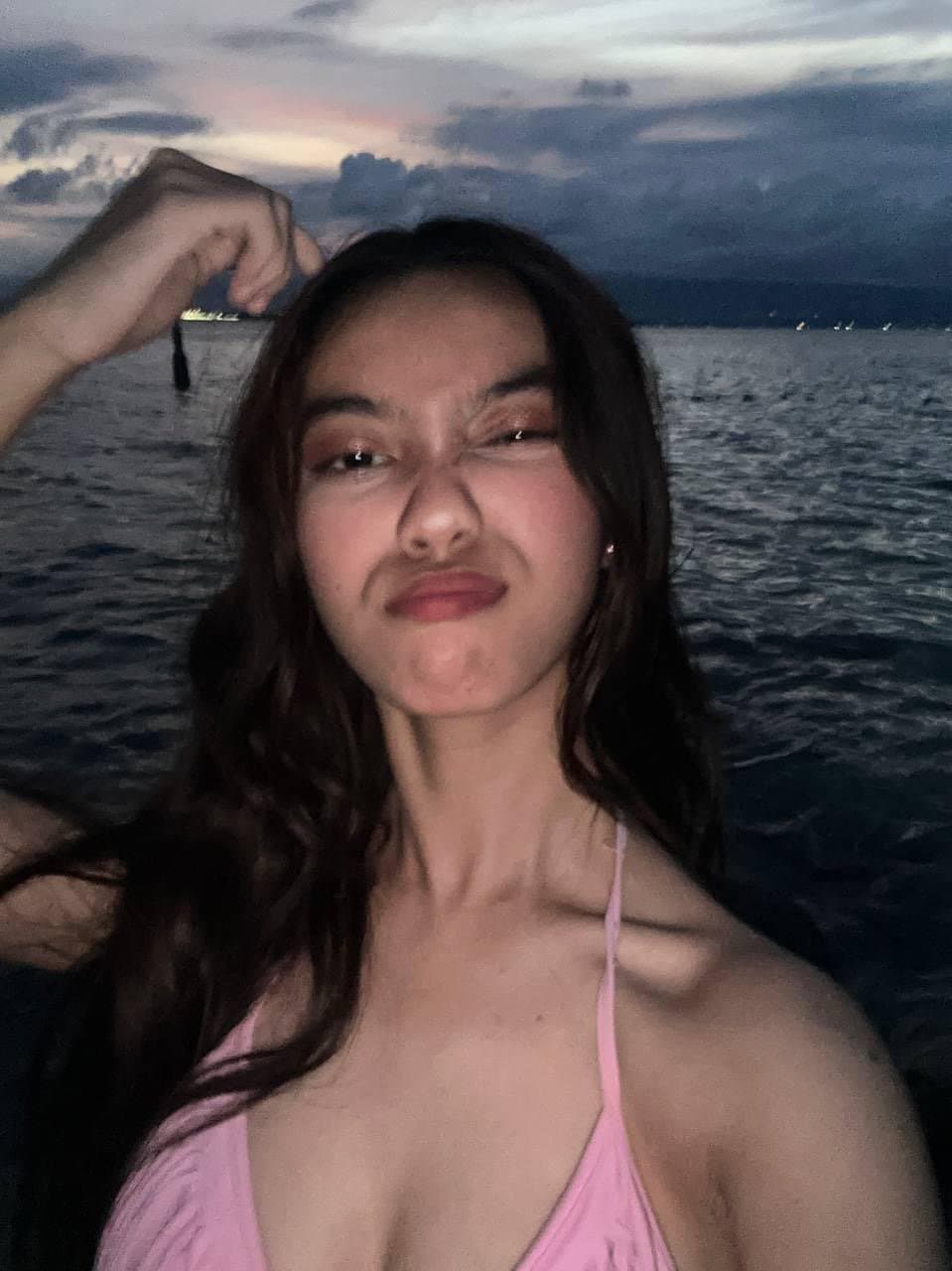 Pinay teen ready to receive cum blast on her face