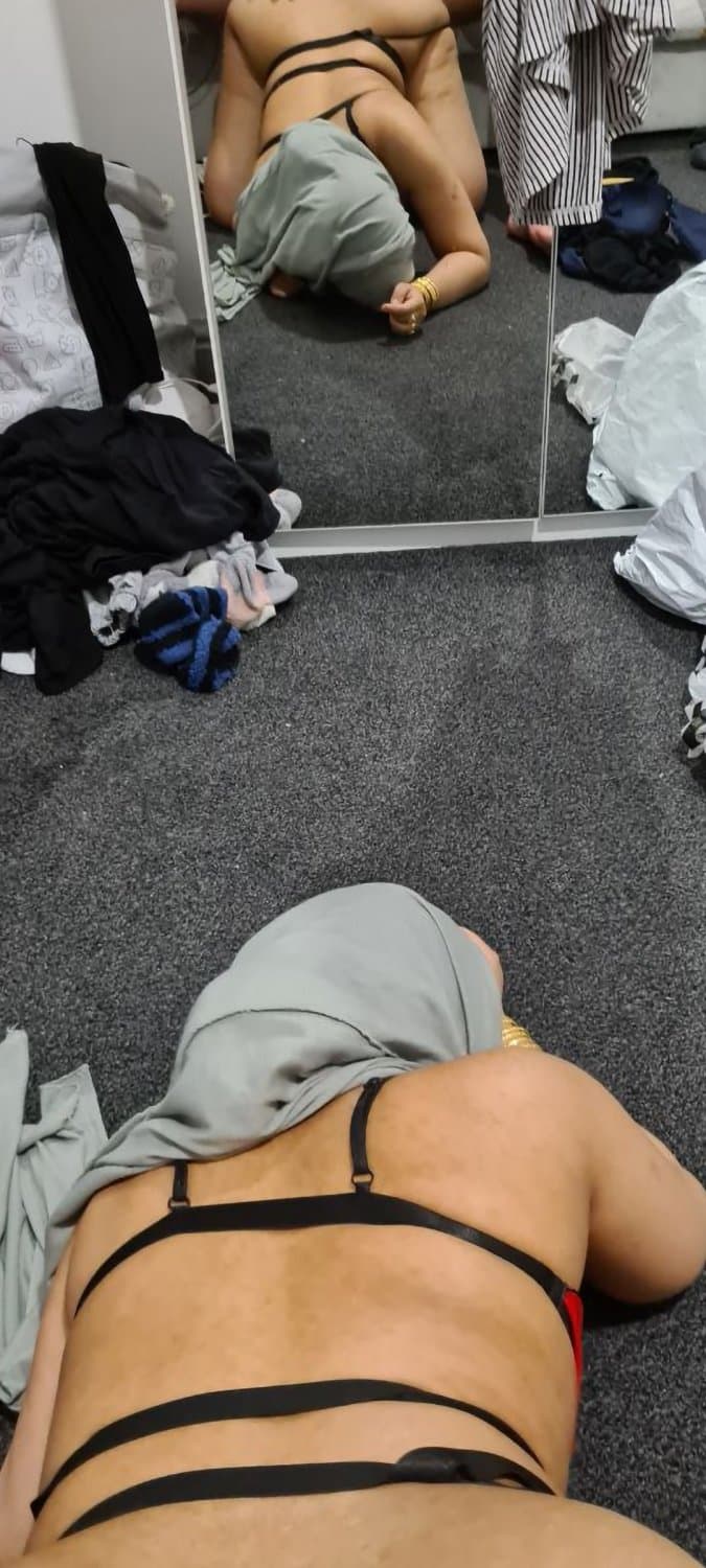 Pakistani hijab wife getting fucked doggy