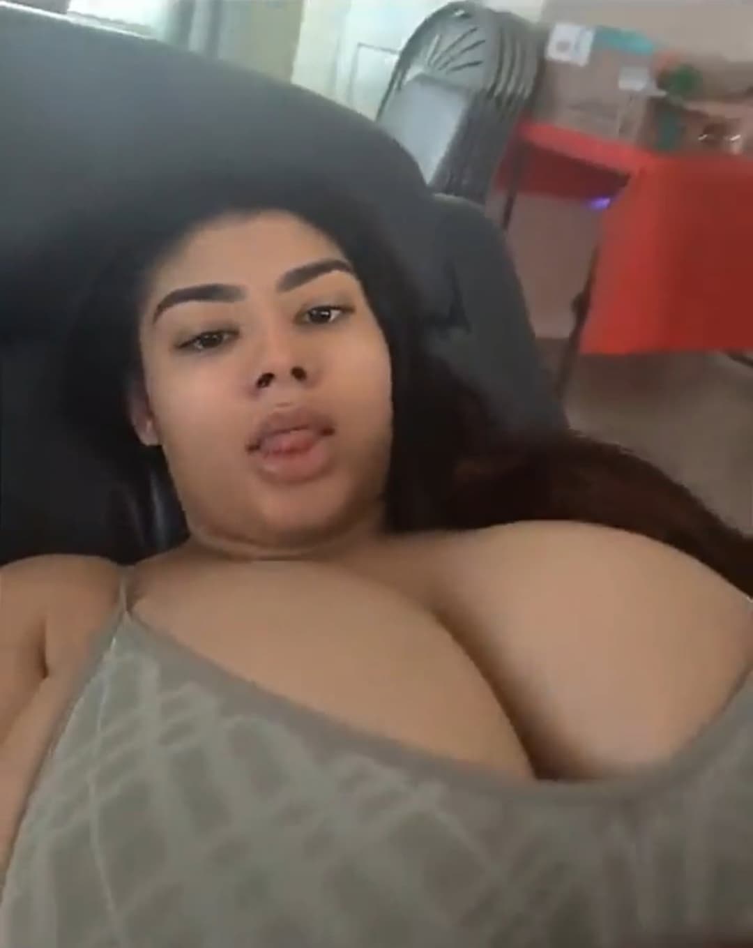 Click to view full size JINX milking her milkers ??