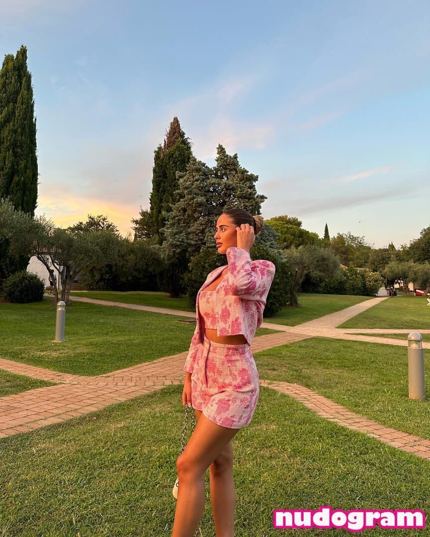 smoking hot Italian girl with big tits!