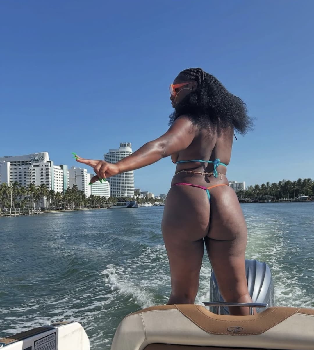 Click to view full size I would lick her ass crack