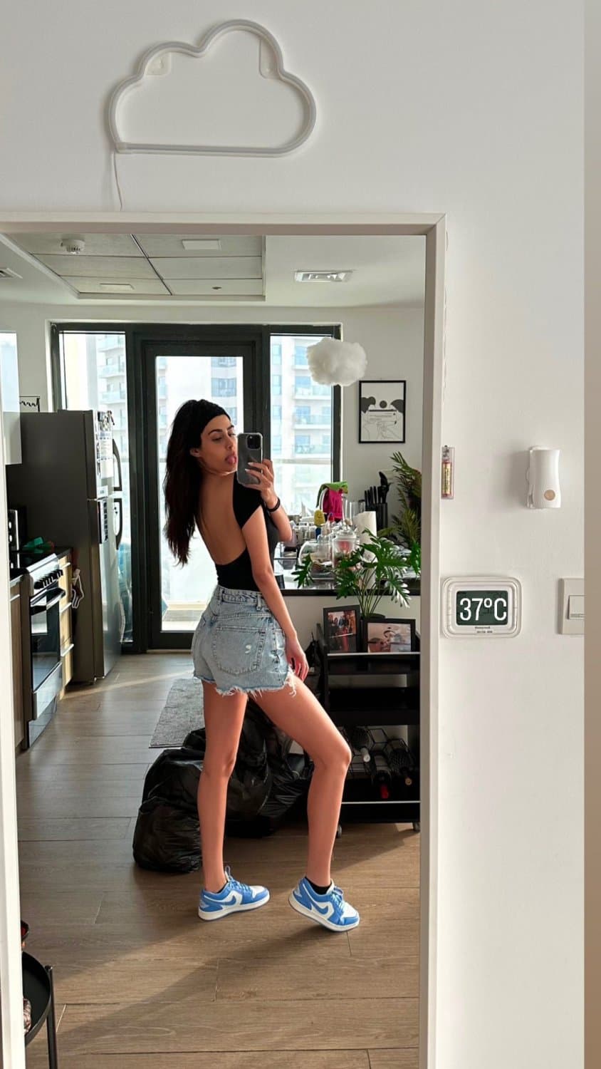 Teasing Arab Muslim slut teen wants to be fucked hard