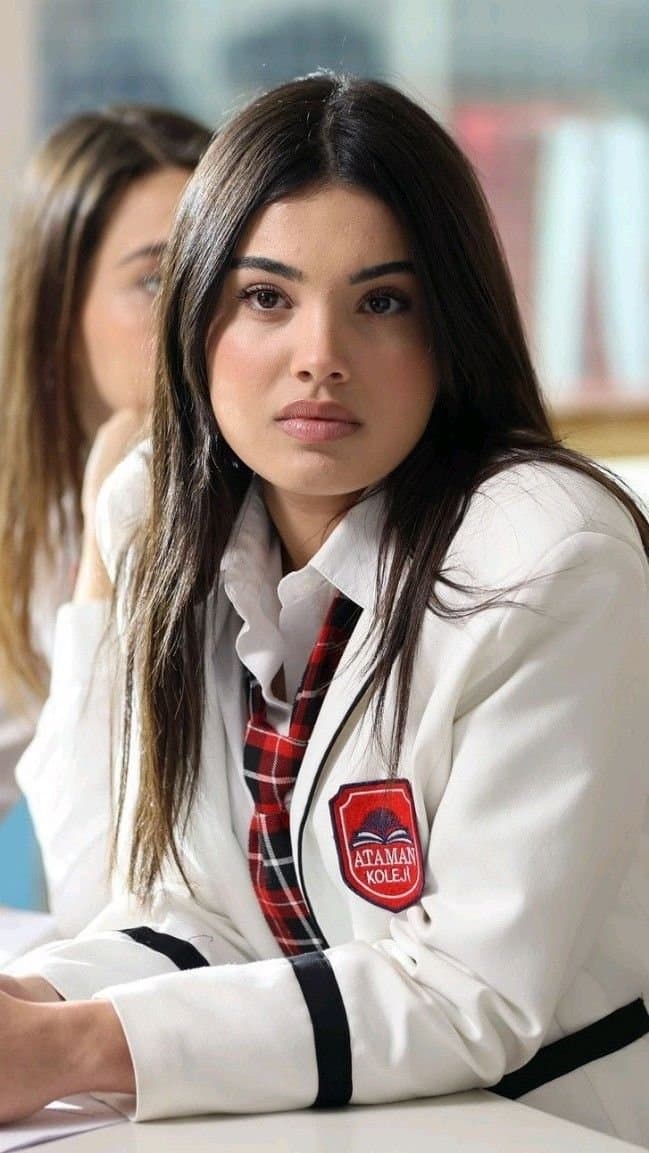 Lizge comet muito linda essa maravilha de mulher ??