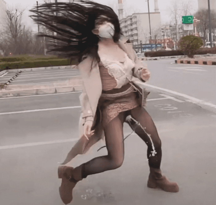 New kind of tiktok content ? - Shameless asian risky pee / piss in public on stream