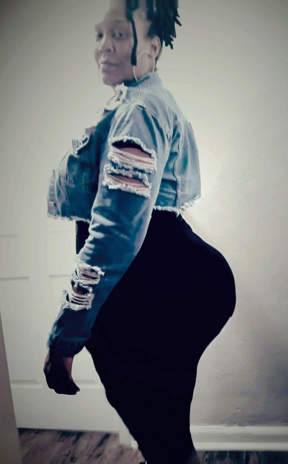 CURVY THICK EBONY MATURE