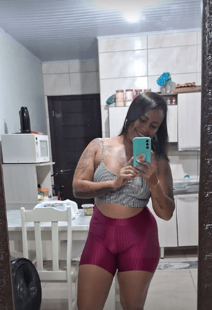 Morena bucetuda, exibe o capô de fusca | Thick Latina, thick pussy cameltoe