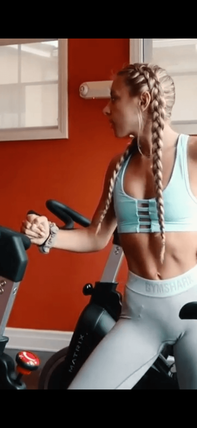 Hot blonde pussy print cameltoe ???