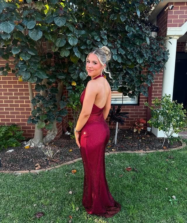 Sexy busty blonde teen Ashlyn