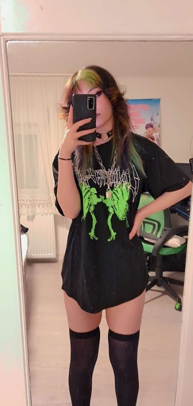 Looking for a dominant good looking guy for gf