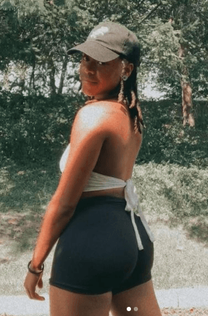 Sexy Slimthick Lesbian