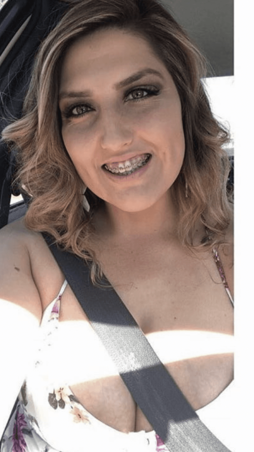 Attractive BBW packing a large gaping hole