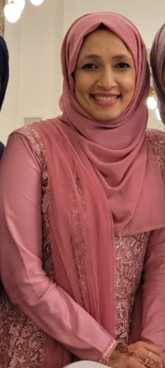 My Sexy Aunty. DM to talk about her. Comment on her