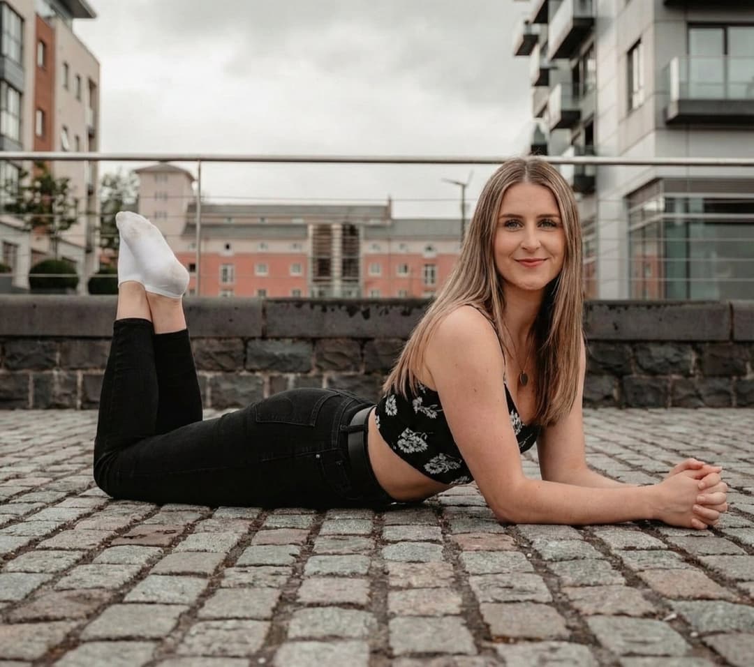 She wants to tease her feet here