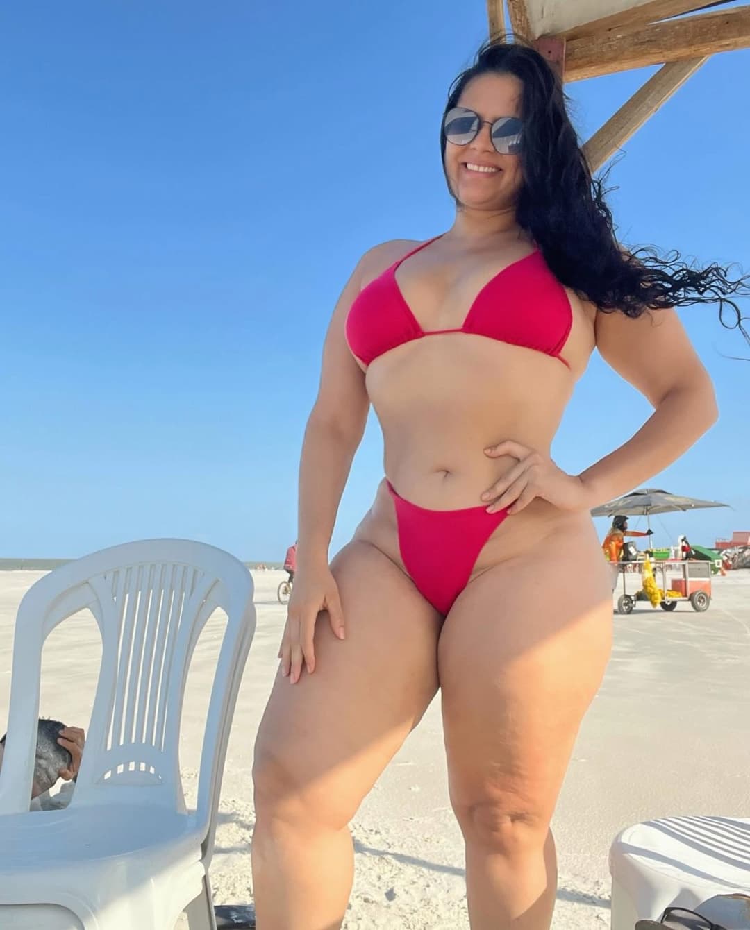 Seguidor pediu para colocar a esposa coroa para chupar bbc na praia