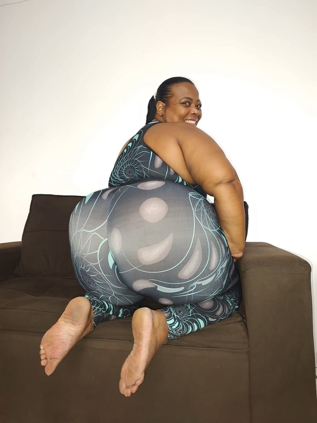 Click to view full size LATINA THICK JUICY CHUNKY SSBBW BIG ASS BOOTY