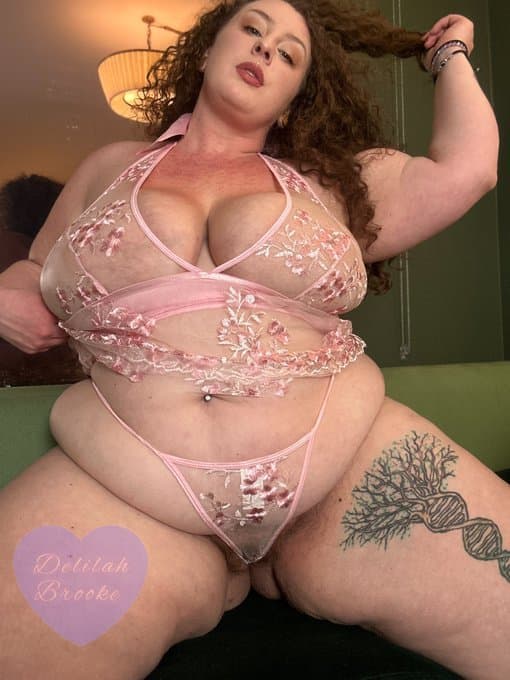 Click to view full size Hot bbw showing her sex skills 1
