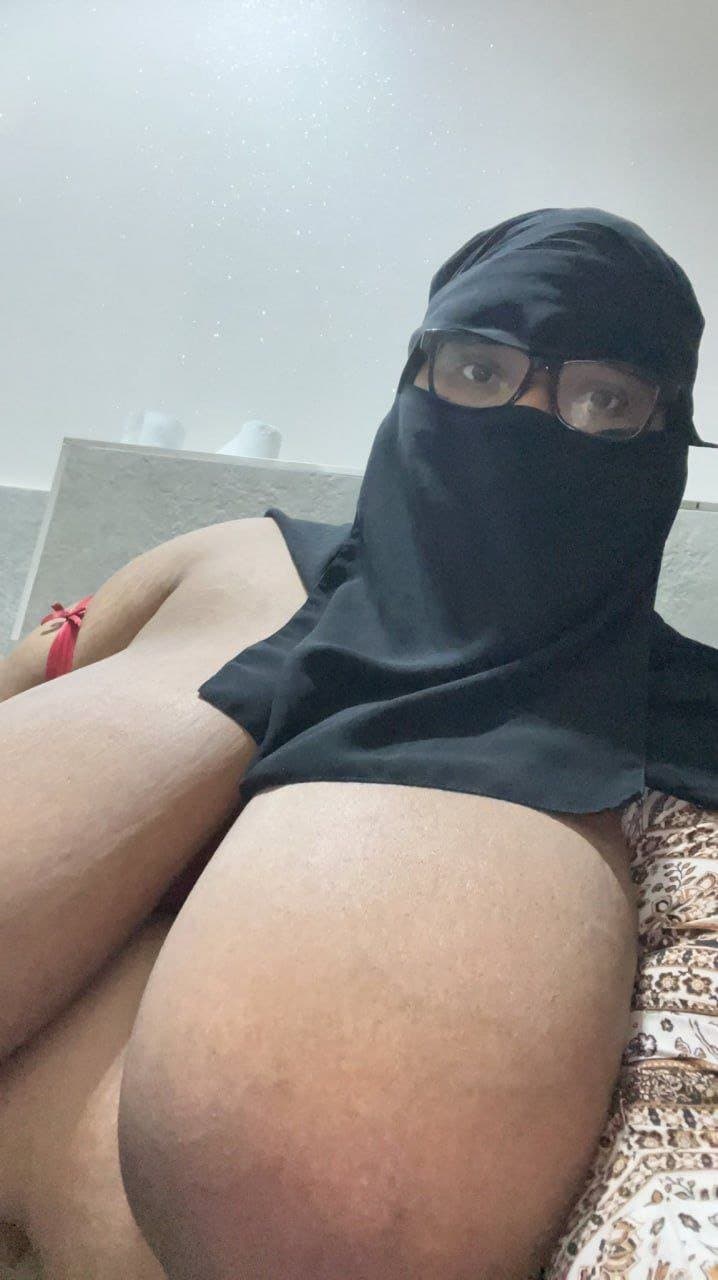 Chubby Hijab Milf?