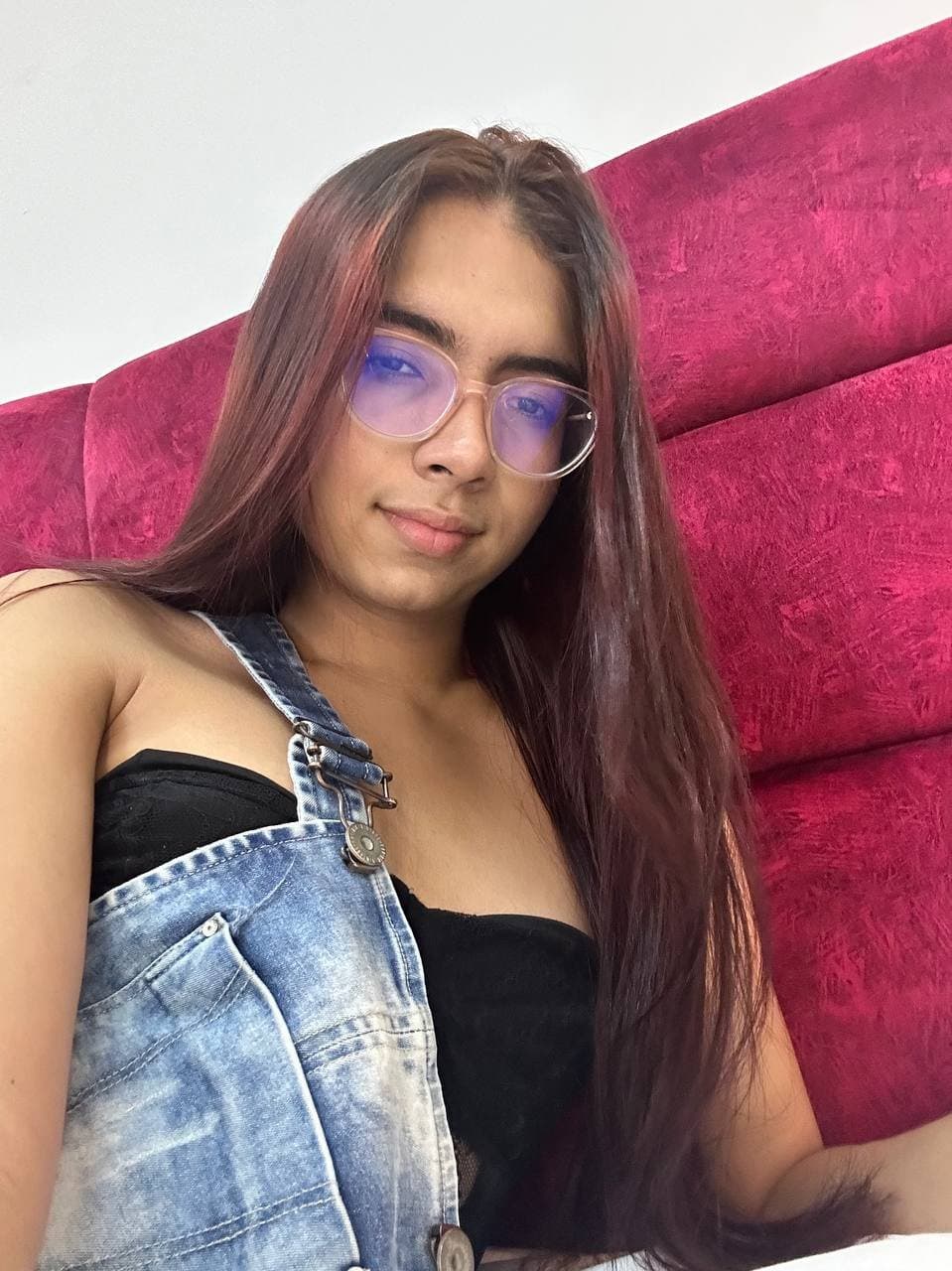 I just want you to hold my hair without letting go...
http://es.stripchat.com/sara_saenz99