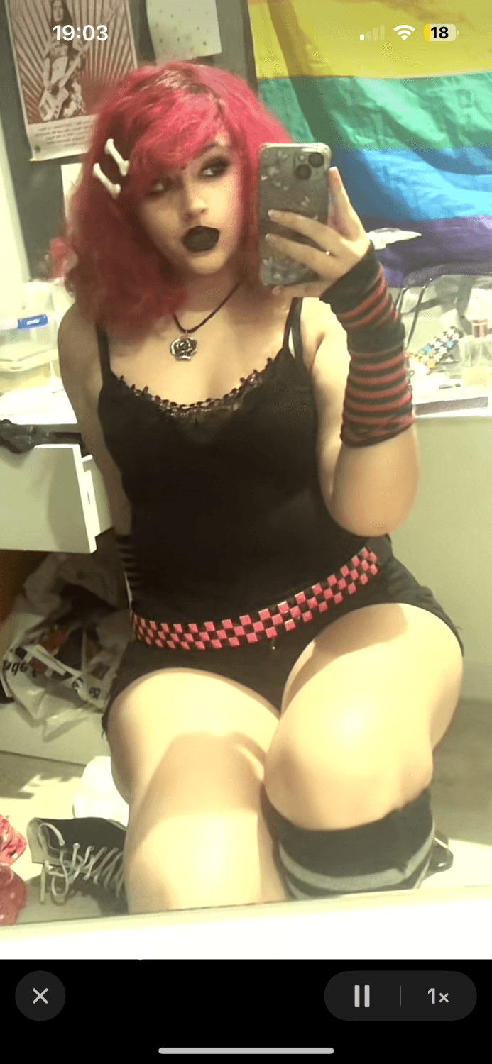 Thick goth slut desperate for tribs and to be an e-slut! cover your screens for her!