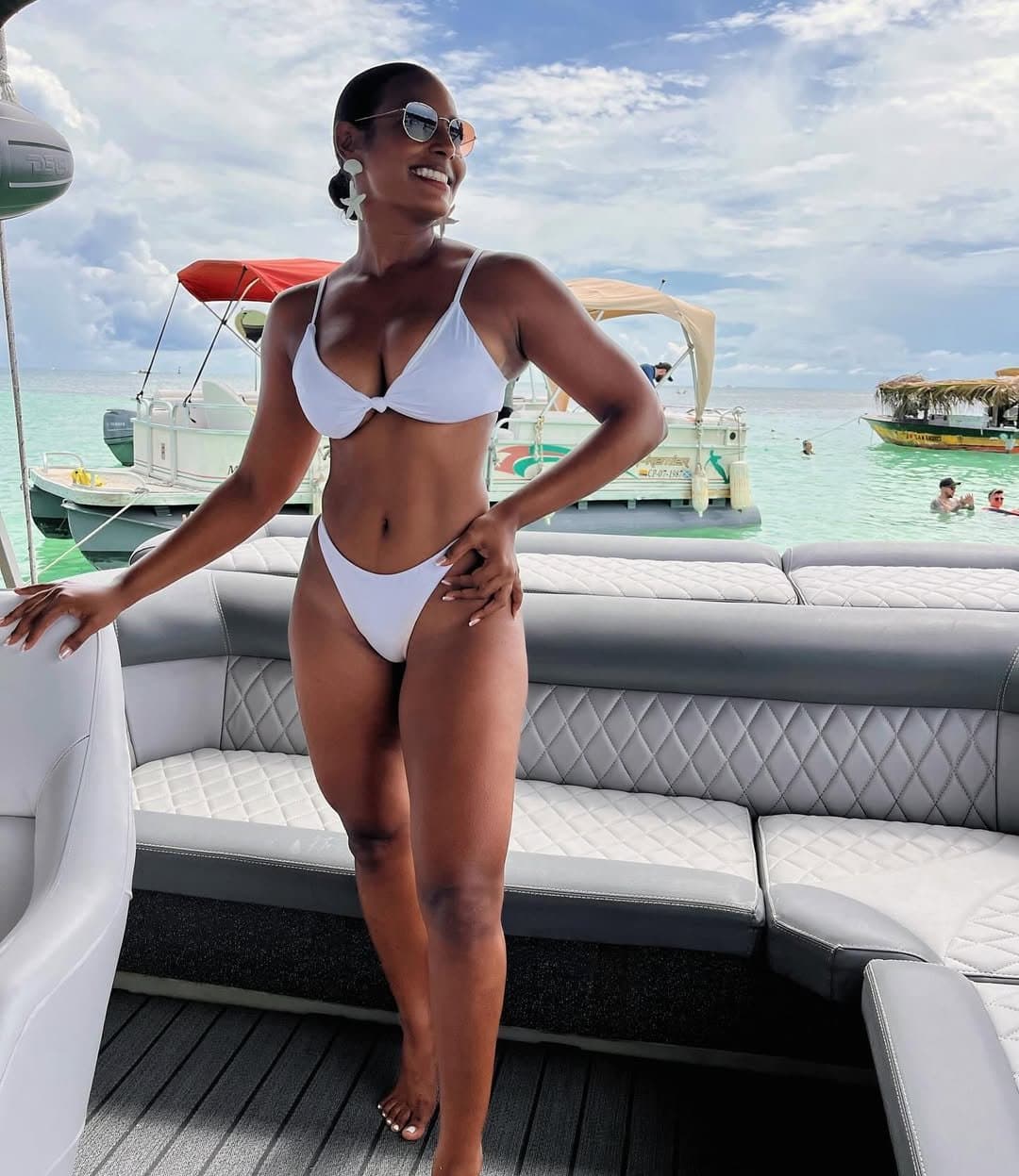 WoW WoW Bikini Vacation Ebony Couple