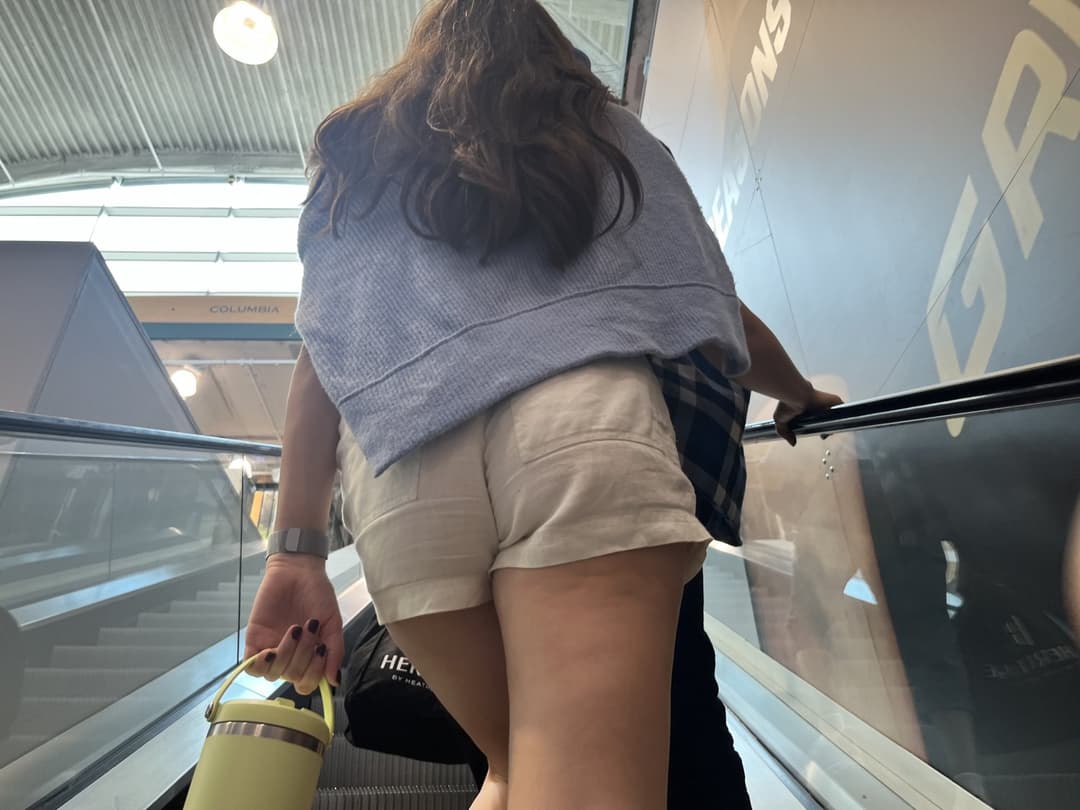 College Teen Shopping Mall