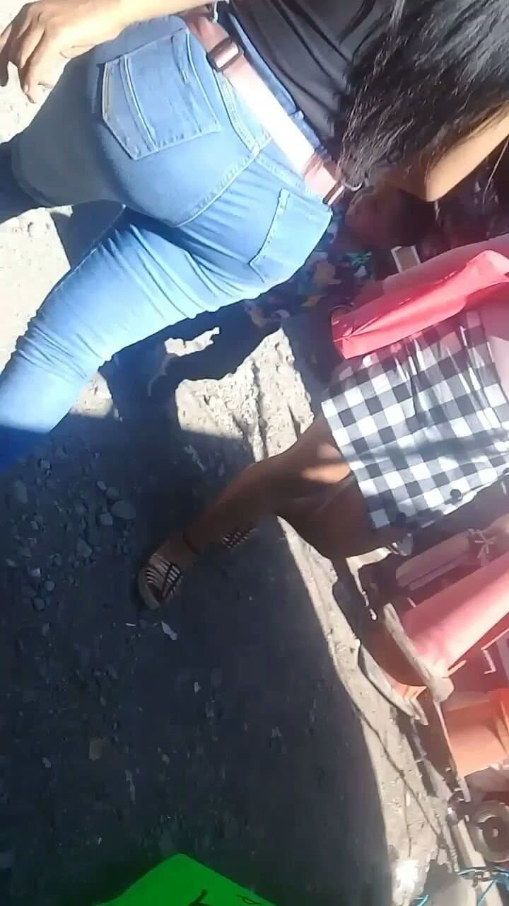 Taquera del estado de puebla repartiendo en la calle ?