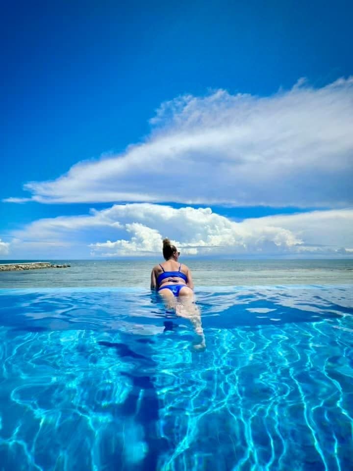 Slender with big tits in a bikini