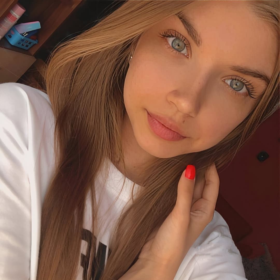 [Kik]shsjebbd slut gf needs to be fucked hard nd rough while I jerk my cock watching her get pounded