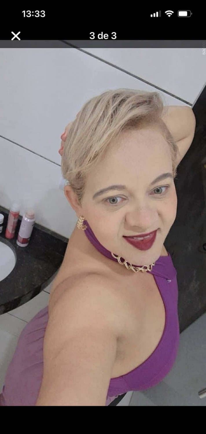 Coroa da bundinha branca e bucetinha rosa, apaixonou com a rola do negão e mostrou a xota rosa??