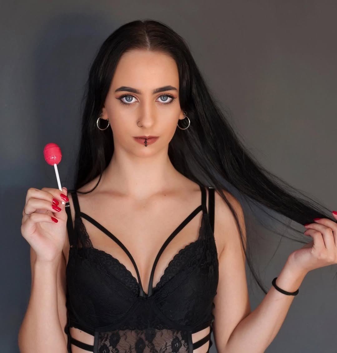 Which South African girl would you chose? You got 48 hrs with her. 1-10  choices