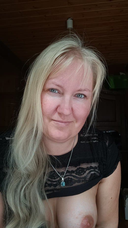 Lonely mother wants to have fun